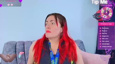 Snapshot of carolinhe_ chatting on 10.10.25 Carolinhe  online show from 10.10.25