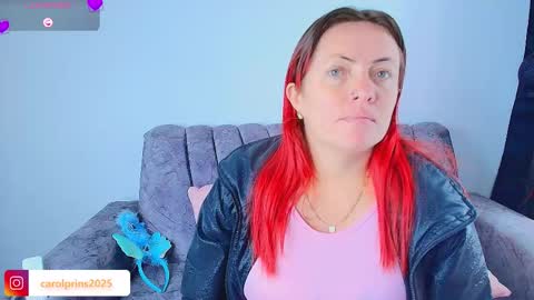Snapshot of carolinhe_ chatting on 10.14.25 Carolinhe  online show from 10.14.25