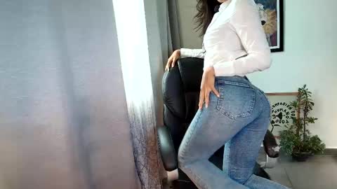 Caro online show from 10.17.25