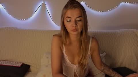 Snapshot of carriebradshawww chatting on 10.04.25 carriebradshawww online show from 10.04.25