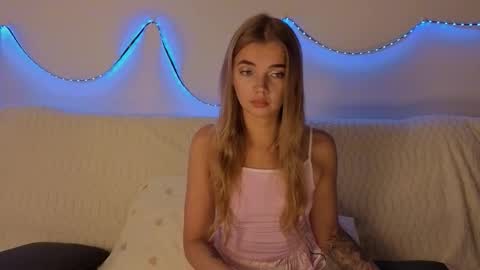 Snapshot of carriebradshawww chatting on 10.06.25 carriebradshawww online show from 10.06.25