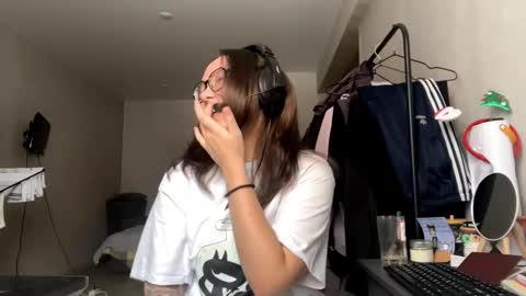 Emilia online show from 11.28.25