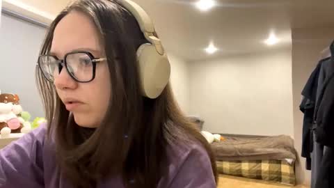 Emilia online show from 12.19.25