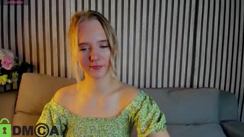 Snapshot of casey_sweeet chatting on 10.21.25 Casey sweeet online show from 10.21.25