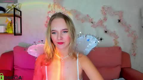 Snapshot of casey_sweeet chatting on 10.31.25 Casey sweeet online show from 10.31.25