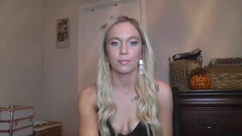 Snapshot of caseygirl6879 chatting on 10.26.25 Casey Lakes online show from 10.26.25
