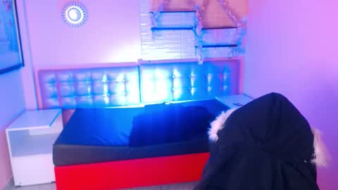 573215024606 online show from 10.15.25