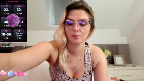 Snapshot of cassidyanne chatting on 02.11.25 cassidyanne online show from 02.11.25