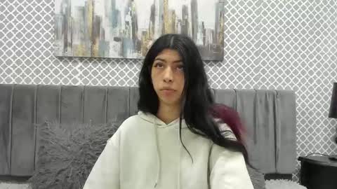 Snapshot of cassie_bloom chatting on 10.18.25 cassie_bloom online show from 10.18.25