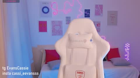 Snapshot of cassie_evansss chatting on 01.18.25 Cassie online show from 01.18.25