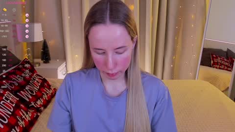 Snapshot of cassie_kelman chatting on 12.19.24 Cassie online show from 12.19.24