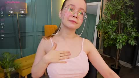 Snapshot of cassiecool chatting on 12.13.24 assie online show from 12.13.24