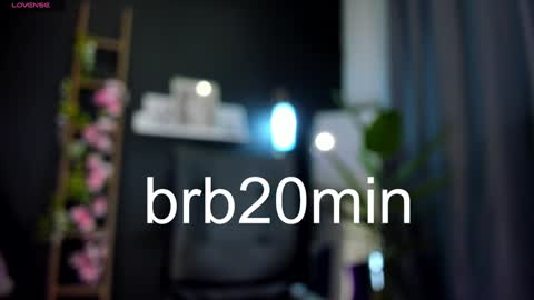 Snapshot of cassiecool chatting on 12.21.24 assie online show from 12.21.24