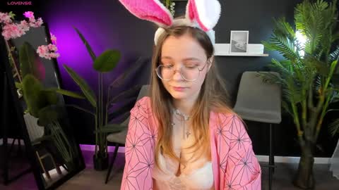 Snapshot of cassiecool chatting on 12.24.24 assie online show from 12.24.24