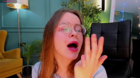 Snapshot of cassiecool chatting on 12.30.24 assie online show from 12.30.24