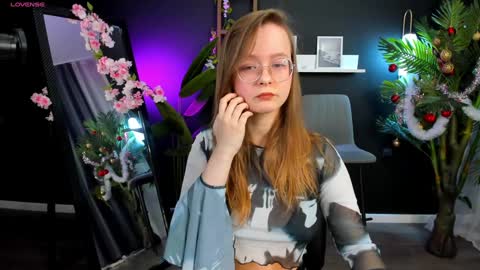 Snapshot of cassiecool chatting on 01.07.25 assie online show from 01.07.25