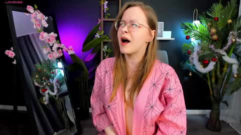 Snapshot of cassiecool chatting on 01.08.25 assie online show from 01.08.25