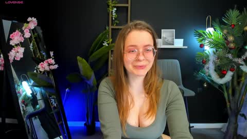 Snapshot of cassiecool chatting on 01.09.25 assie online show from 01.09.25