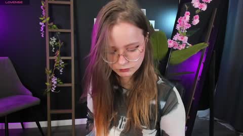 Snapshot of cassiecool chatting on 01.10.25 assie online show from 01.10.25