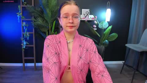 Snapshot of cassiecool chatting on 01.15.25 assie online show from 01.15.25