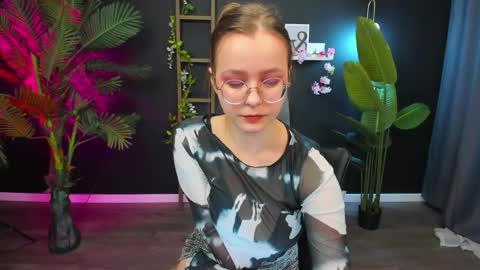 Snapshot of cassiecool chatting on 01.18.25 assie online show from 01.18.25