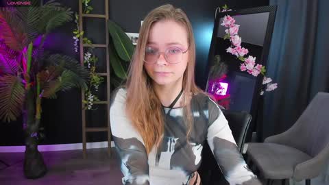 Snapshot of cassiecool chatting on 01.25.25 assie online show from 01.25.25