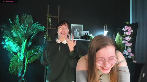 Snapshot of cassiecool chatting on 01.29.25 assie online show from 01.29.25