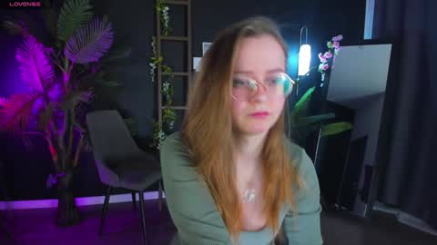 Snapshot of cassiecool chatting on 02.05.25 assie online show from 02.05.25