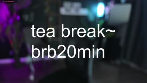 Snapshot of cassiecool chatting on 02.06.25 assie online show from 02.06.25