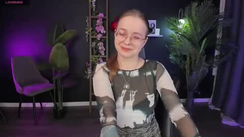 Snapshot of cassiecool chatting on 02.19.25 assie online show from 02.19.25