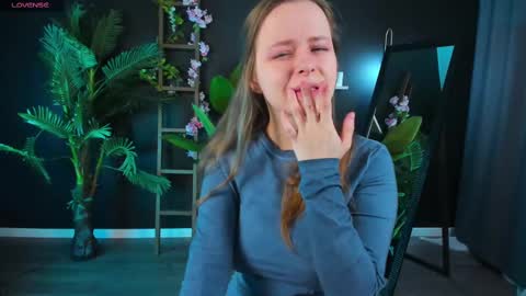 Snapshot of cassiecool chatting on 03.07.25 assie online show from 03.07.25