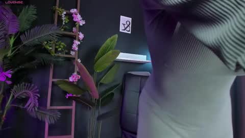 Snapshot of cassiecool chatting on 03.12.25 assie online show from 03.12.25