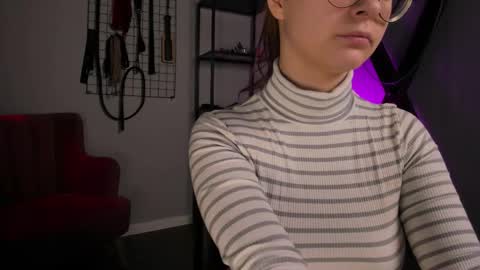 Snapshot of cassiecool chatting on 09.16.25 assie online show from 09.16.25