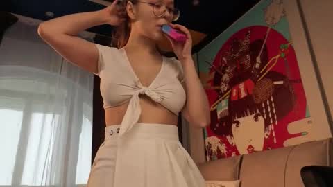 Snapshot of cassiecool chatting on 09.23.25 assie online show from 09.23.25