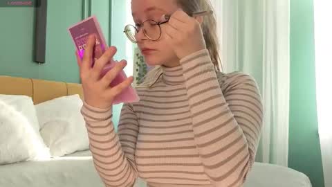 Snapshot of cassiecool chatting on 10.18.25 assie online show from 10.18.25