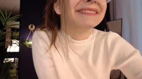 Snapshot of cassiecool chatting on 10.29.25 assie online show from 10.29.25