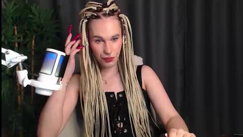 Cassie online show from 11.26.25