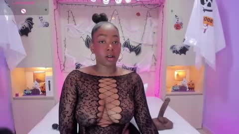 Snapshot of cassiielondon chatting on 10.23.25 cassiielondon online show from 10.23.25