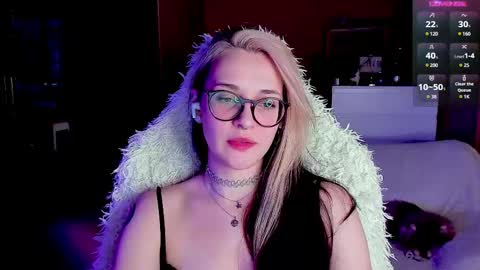 Snapshot of cassy_moore chatting on 03.10.25 Ellie online show from 03.10.25