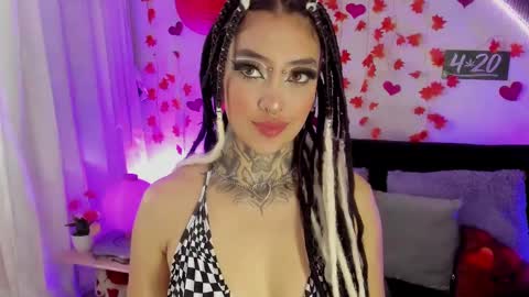 Cata green model independient online show from 02.17.25