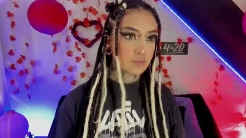 Cata green model independient online show from 02.21.25