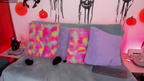 Cata green model independient online show from 10.06.25