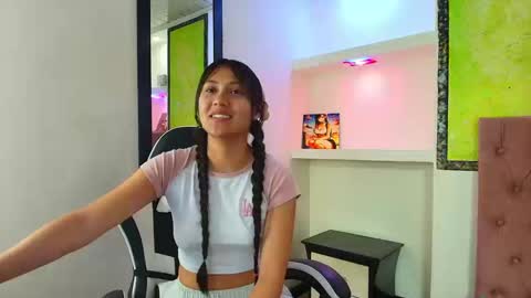 Snapshot of catalehia_milk chatting on 09.29.25 C A T A L E H I A online show from 09.29.25