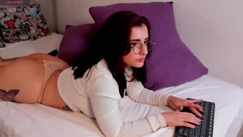 Snapshot of catalehia_moonlight chatting on 01.10.25 Cataleha online show from 01.10.25