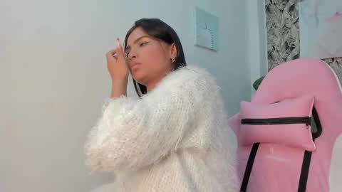 Snapshot of catalina_and_roger chatting on 12.26.24 Cata y Roger online show from 12.26.24