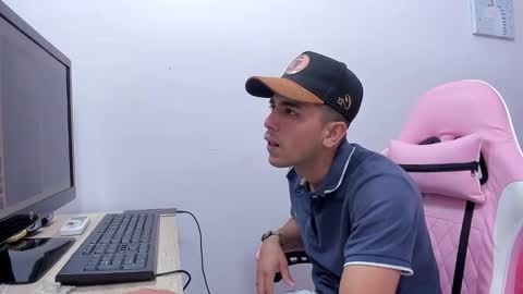Snapshot of catalina_and_roger chatting on 01.02.25 Cata y Roger online show from 01.02.25