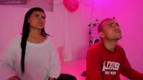Snapshot of catalina_and_roger chatting on 02.25.25 Cata y Roger online show from 02.25.25