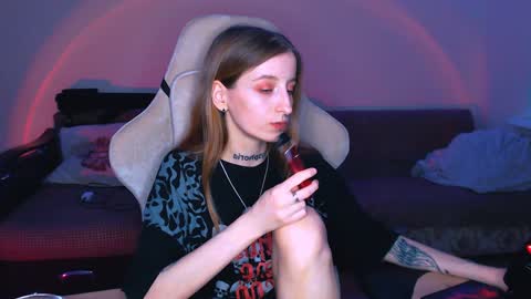 Snapshot of cath_dysphoria_ chatting on 02.07.25 CATH online show from 02.07.25