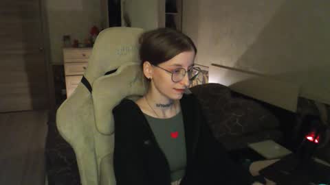 Snapshot of cath_dysphoria_ chatting on 10.10.25 CATH online show from 10.10.25