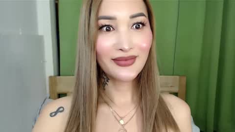 Snapshot of cathalea_toni chatting on 09.23.25 red online show from 09.23.25